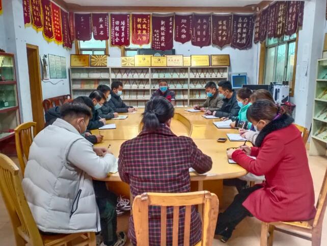眾人拾柴火焰高 集思廣益群獻(xiàn)力 ——記信陽(yáng)市雞公山少林武術(shù)學(xué)?！敖萄泄餐w”團(tuán)體教研活動(dòng)